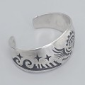 Brățară cuff amerindiană din argint decorară cu motive etnice Pueblo - South Western | Statele Unite cca. 1980 - 1990