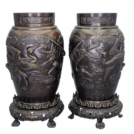 Pereche de vaze chinezești din bronz patinat, elaborate în manieră Qianlomg | perioadă Qing cca. 1880 - 1910