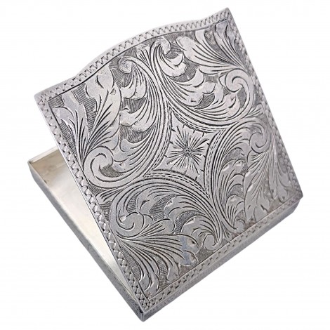 Pudrieră în manieră Art Deco din argint masiv decorată integral prin gravare manuală | atelier florentin cca. 1950