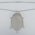 Colier sautoir dn argint accesorizat cu pandant porte-monnaie chatelaine de perioadă Belle Epoque | cca. 1880 - 1900