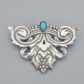 Broșă antique Art Nouveau în manieră istoricistă vieneză manufacturată în argint și turcoaz persan natural | cca. 1890 - 1900