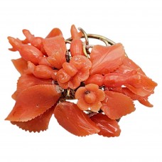 Delicată broșă antique victoriană din argint parțial aurit cu anturaje de coral natural sculptate manual | cca. 1880