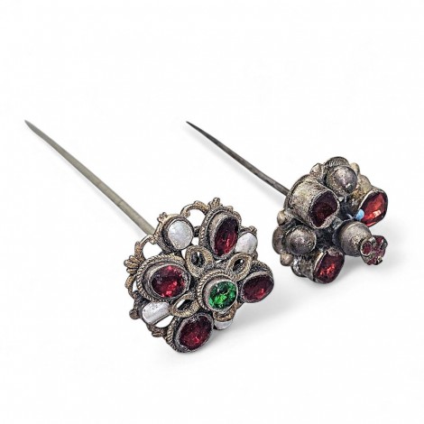 Lot format din două vechi ace săsești pentru voal din alamă și argint | atelier sud - transilvănean secol XIX 