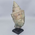 Statuetă " Cap de Buddha încoronat "  în manieră Ayutthaya din bronz patinat | reproducere muzeală | Thailanda cca. 1950 