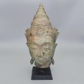Statuetă " Cap de Buddha încoronat "  în manieră Ayutthaya din bronz patinat | reproducere muzeală | Thailanda cca. 1950 