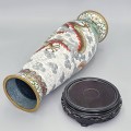 Impresionantă vază cloisonné cu decor ' Er Long Xi Zhu ' |  China sec. XX