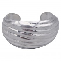 Remarcabilă brățară manchette din argint amplu volumizat | cca. 1990