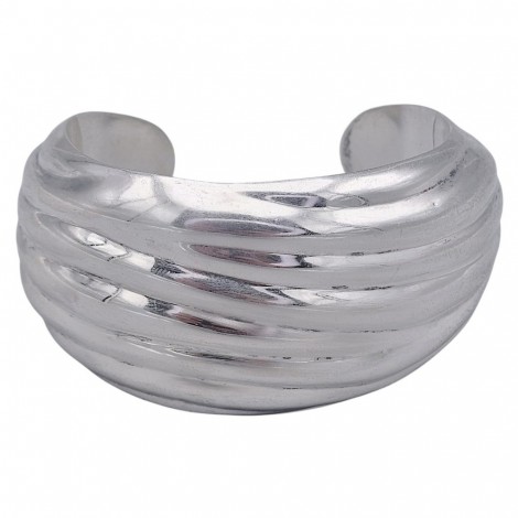 Remarcabilă brățară manchette din argint amplu volumizat | cca. 1990