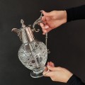 Carafă - decantor de perioadă victoriană în stil Gothic Revival din cristal și metal argintat | atelier Derby Silver Company cca. 1890 - 1900
