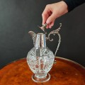 Carafă - decantor de perioadă victoriană în stil Gothic Revival din cristal și metal argintat | atelier Derby Silver Company cca. 1890 - 1900