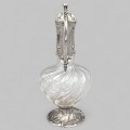 Carafă - decantor de perioadă Belle Epoque în manieră neo-rococo | sticlă și metal argintat | Franța cca. 1880 - 1900