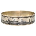 Brățară cuff manufacturată în argint aurit, decorată în tehnica niello cu vedute ale Kremlinului | artel sovietic - Moscova cca. 1960 - 1970