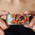 Brățară cuff manufacturată în argint martelat și coral natural de Sardinia | preloved