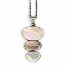 Colier sautoir din argint cu pandant lavalier decorat cu sidef natural iridescent | preloved