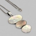 Colier sautoir din argint cu pandant lavalier decorat cu sidef natural iridescent | preloved