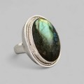  Inel statement manufacturat în argint masiv decorat cu un spectaculos anturaj de labradorit natural | preloved