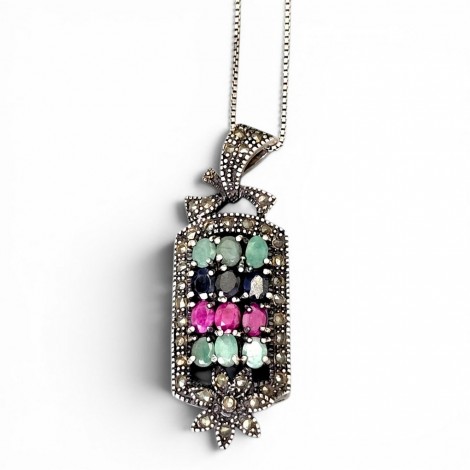Colier din argint accesorizat cu un elegant pandant în manieră Art Deco, decorat cu rubine, smaralde, safire și incrustații de marcasite | new old stock 