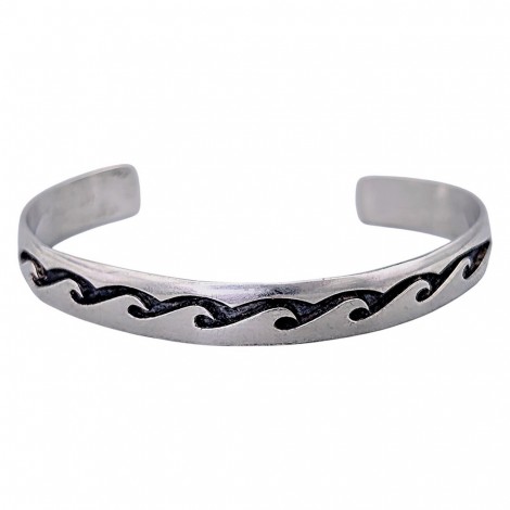 Brățară cuff amerindiană Hopi manufacturată în argint cu accente patinate | Statele Unite | preloved