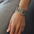 Veche brățară etnică Amazigh manufacturată în argint cu accente emailate și carneol natural | Tiznit - Maroc | prima jumătate a sec. XX