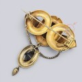 Brosă victoriană în stil Etruscan Revival din aur 14K decorată cu smaralde și perle naturale de apă sărată | cca. 1870