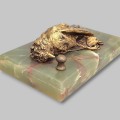 Prespapier „L’Oiseau Mort” în maniera lui Paul Comoléra din bronz dore și onix natural | Franța cca. 1880 - 1900