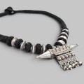 Colier etnic indian manufacturat în bumbac împletit și argint prevăzut cu amuletă Hirz | preloved