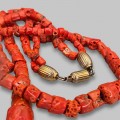 Colier statement din coral natural mediteranean, dublu șir, cu închidere din argint aurit | montură de atelier BAM – Arezzo 