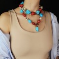 Opulent colier etnic nepalez realizat din scoică tibetană conch cu inserții minerale, coral Sherpa și elemente din hawolit colorat | vintage 70's