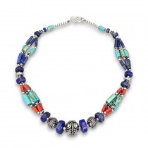 Colier etnic indian manufacturat în argint decorat cu turcoaz natural, lapis lazuli și coral natural | Rajasthan - India | a doua jumătate a secolului XX