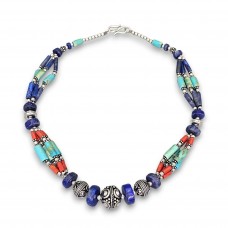Colier etnic indian manufacturat în argint decorat cu turcoaz natural, lapis lazuli și coral natural | Rajasthan - India | a doua jumătate a secolului XX