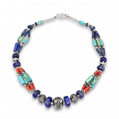 Colier etnic indian manufacturat în argint decorat cu turcoaz natural, lapis lazuli și coral natural | Rajasthan - India | a doua jumătate a secolului XX