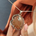 Colier sautoir din argint accesorizat pandant statement decorat cu un remarcabil cabochon de cuarț rutilat natural | cca. 1990