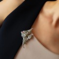 Brosă vintage Angel Fish în manieră Art Deco din argint, decorată cu incrustații de marcasite și granat natural | poanson de atelier genovez - cca. 1950