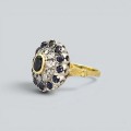 Inel Belle Epoque manufacturat în aur 18K și argint, decorat cu safire naturale și diamante naturale | cca. 1890 - 1915