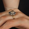 Inel Belle Epoque manufacturat în aur 18K și argint, decorat cu safire naturale și diamante naturale | cca. 1890 - 1915