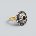 Inel Belle Epoque manufacturat în aur 18K și argint, decorat cu safire naturale și diamante naturale | cca. 1890 - 1915