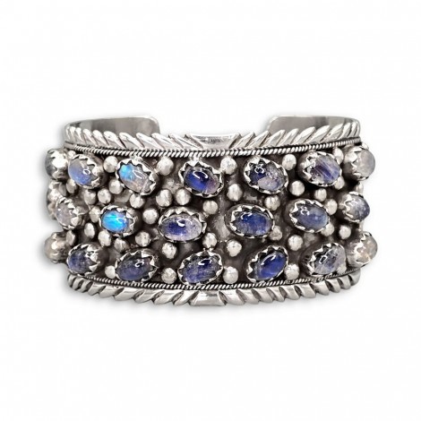 Impresionantă brățară manchette etnică Navajo, manufacturată în argint masiv cu piatra lunii (Rainbow Moonstone) | Statele Unite | cca. 1960 - 1970