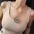 Colier din argint torsadat, accesorizat cu o impresionantă amuletă Mandala manufacturată în argint cu cuarț fumuriu natural | India