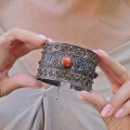 Veche brățară etnică Amazigh manufacturată în argint și coral natural | Maroc cca. 1900 - 1930