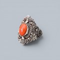 Inel etnic sino-tibetan Newari manufacturat în argint și coral natural | Nepal cca. 1950 - 1970