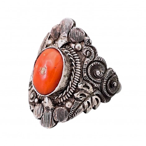 Inel etnic sino-tibetan Newari manufacturat în argint și coral natural | Nepal cca. 1950 - 1970