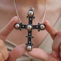 Colier din argint accesorizat cu o impresionantă cruce pectorală mexicană, manufacturată în argint patinat | atelier Taxco - cca. 1970 - 1980 