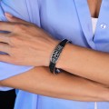 Bratără cuff unisex din argint cu piele naturală de pisică de mare, decorată cu simbolul nobiliar Fleur De Lys | preloved 2020's