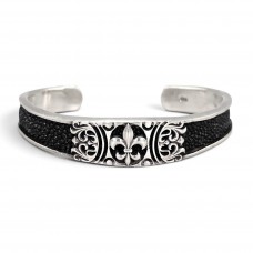 Bratără cuff unisex din argint cu piele naturală de pisică de mare, decorată cu simbolul nobiliar Fleur De Lys | preloved 2020's
