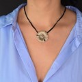 Elegant colier Daisy din argint aurit și email vitrifiat prevăzut cu șnururi din bumbac cerat | preloved 2000's