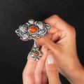 Broșă Art Nouveau scandinavă - Skønvirke din argint și chihlimbar butterscotch | atelier Peter Christian Jensen | Danemarca cca. 1915 - 1920