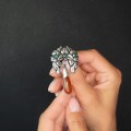 Broșă Skønvirke din argint 826 decorată cu onix verde și chihlimbar natural | Danemarca cca. 1900 - 1915