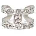  Brățară cuff Romanian Heritage manufacturată în argint | colecția Ancient Symbols - atelier ArtAntik