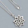 Colier din argint accesorizat cu pandant amuletic Mandala, manufacturat în argint și safire naturale | India