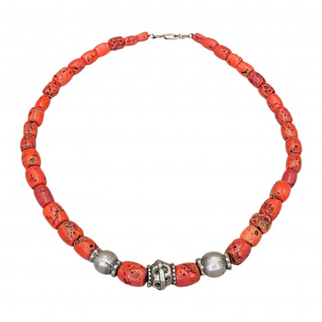  Vechi colier etnic Amazigh, manufacturat din coral natural cu elemente masive din argint | Maroc - prima jumătate a sec. XX